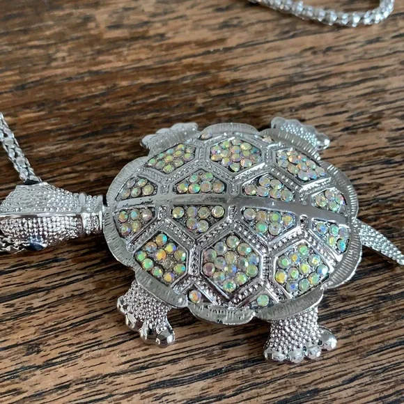 Crystal turtle necklace - Picture 3 of 3